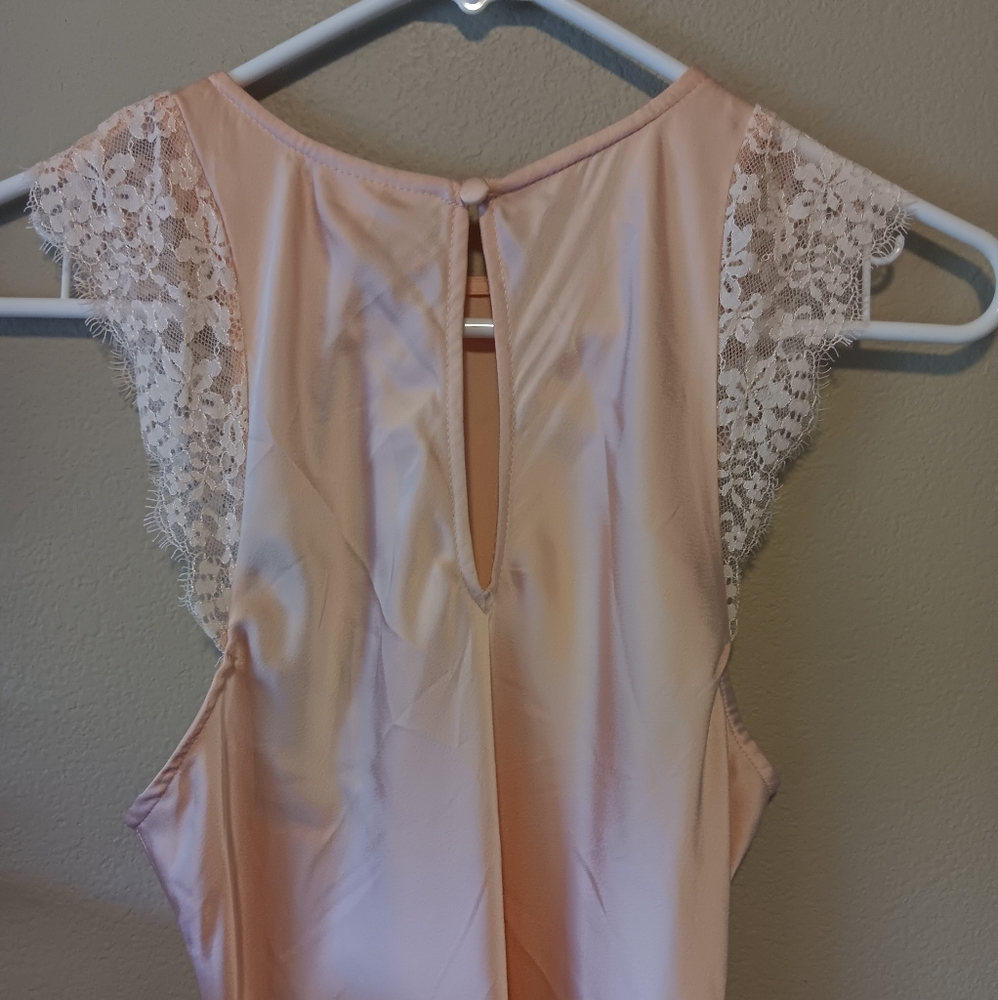 Future Collective Brand Elegant Lace-Trimmed Dress Size XSmall - Picture 6 of 8